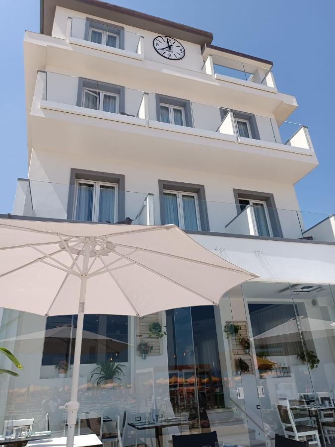 Hotel Brienz เบลลาเรีย-อีเจอา มารีนา ภายนอก รูปภาพ